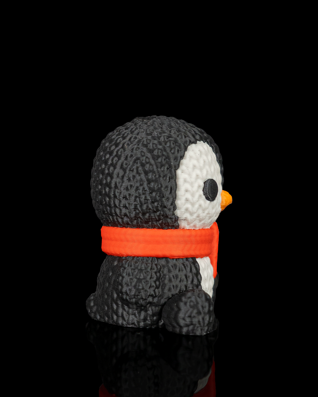 Minifigura pingüino navideño articulado impreso en 3D